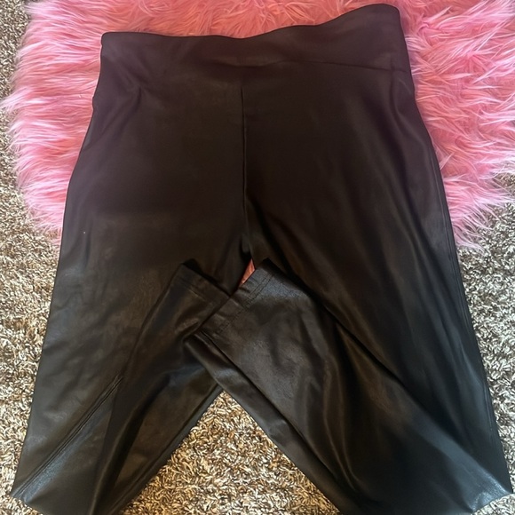 EUC Shinestar size XL Will fit a large textured black leggings - Picture 4 of 4
